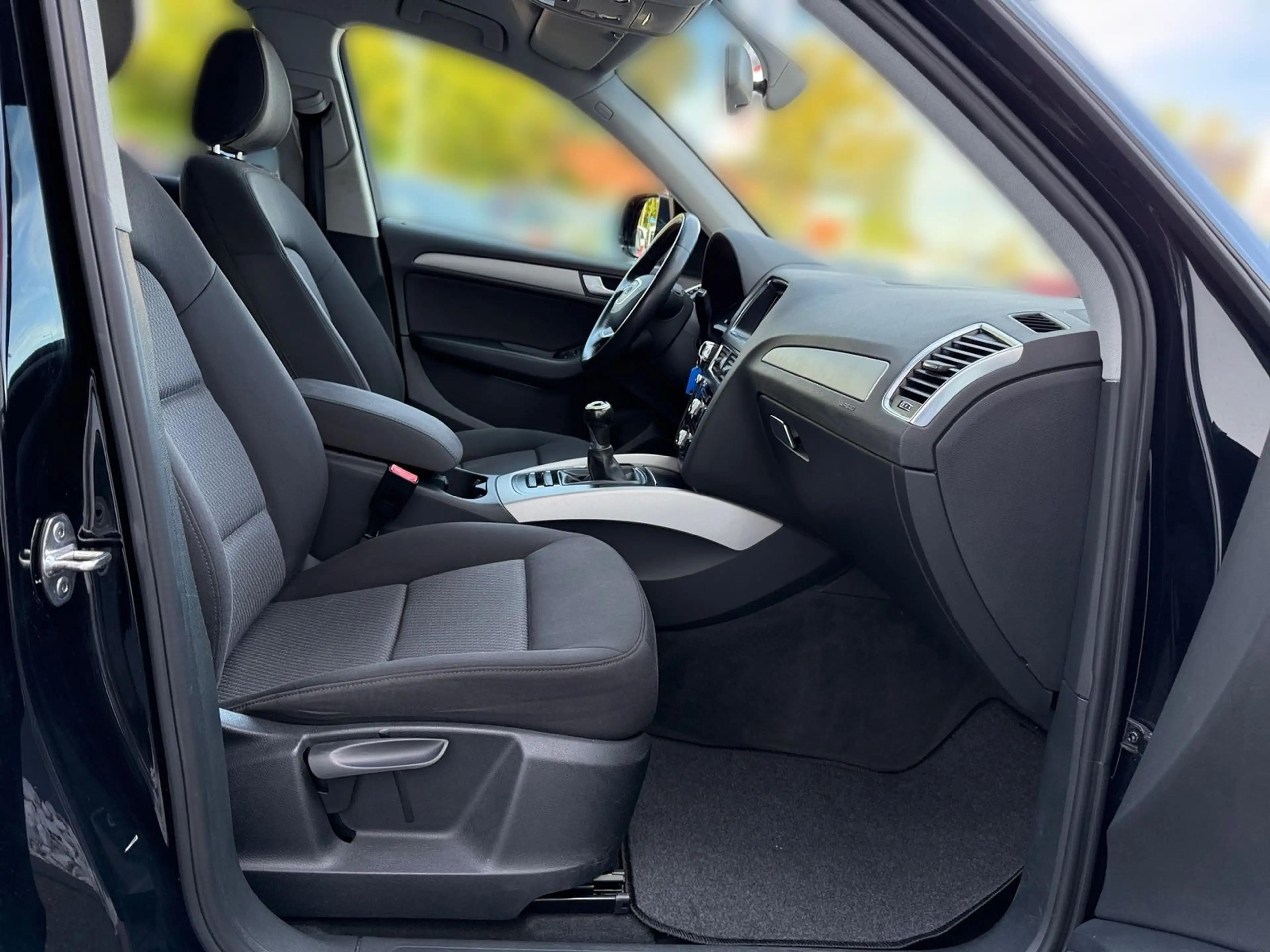 Audi Q5 2.0 TDI Xenon Sitzheizung Klimaaut. PDC AUX — photo 15