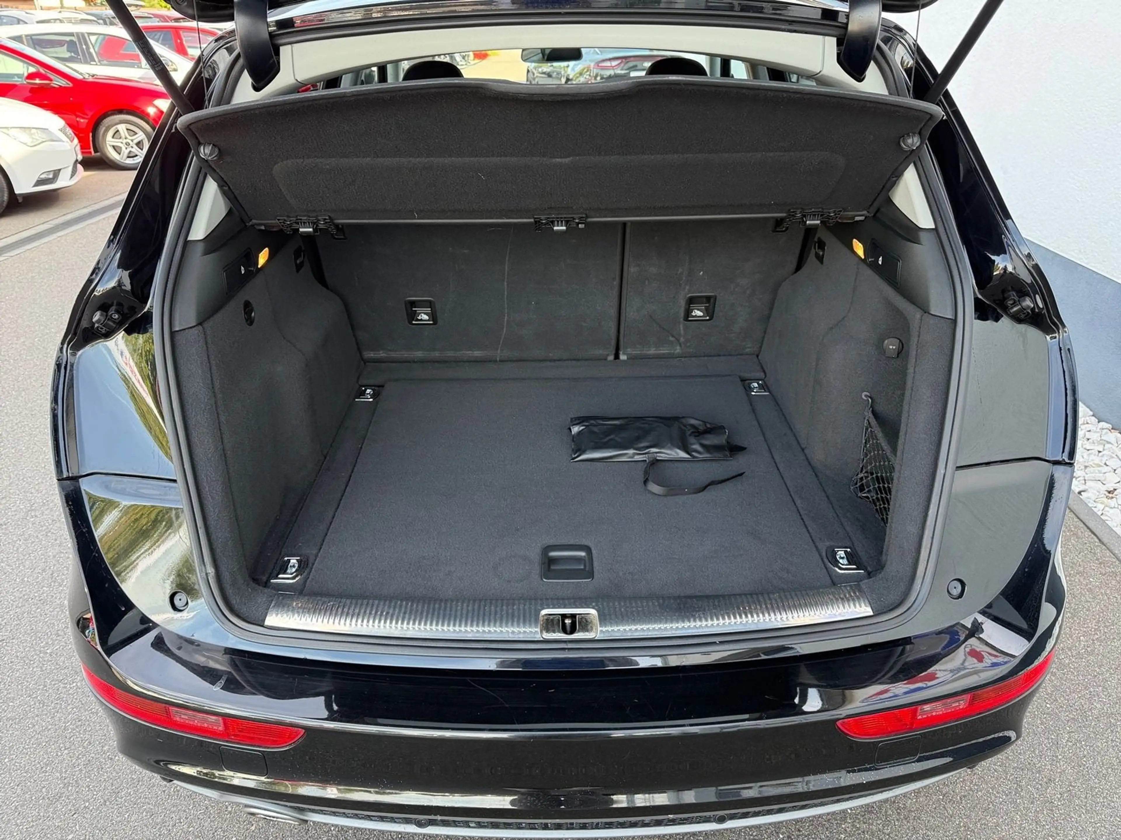 Audi Q5 2.0 TDI Xenon Sitzheizung Klimaaut. PDC AUX — photo 9