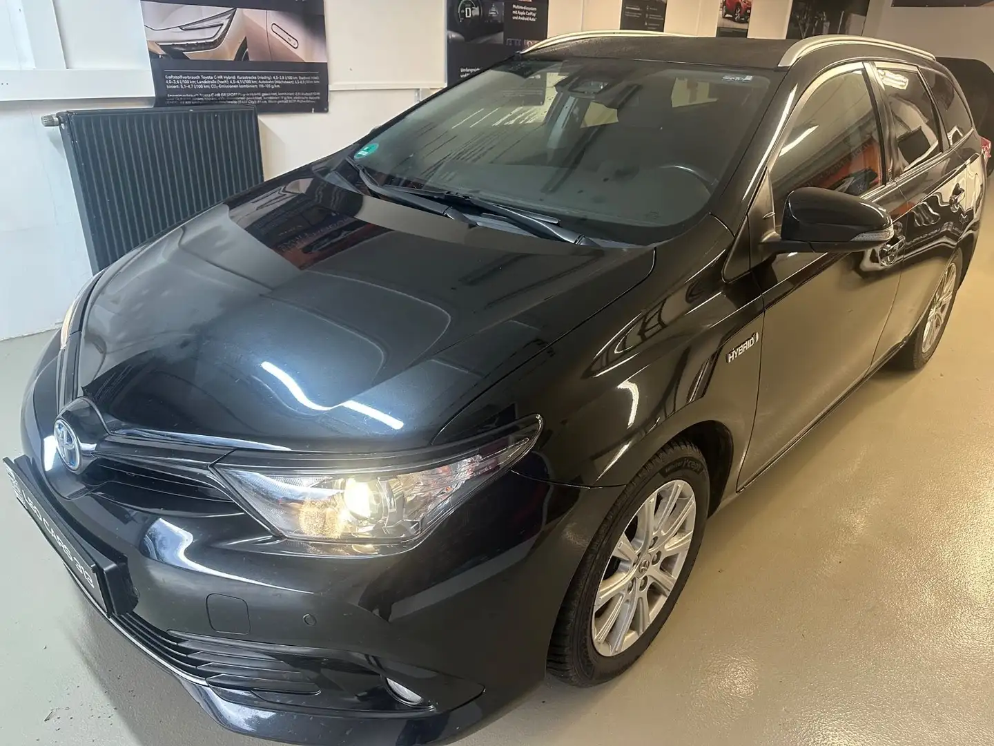 Toyota Auris Touring Sports 1,8 Hybrid Team D Schwarz - 1