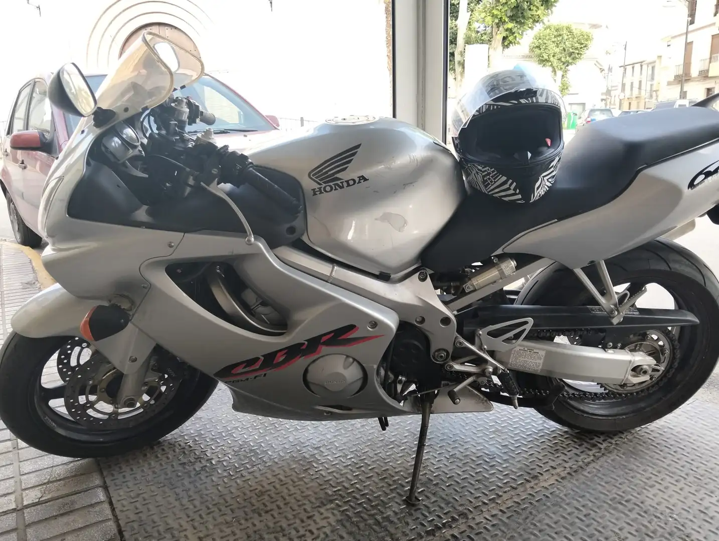 Honda CBR 600 Gris - 1