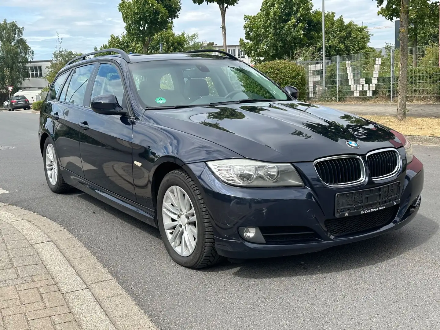 BMW 320 d Automatik Navi/Panorama Bleu - 1