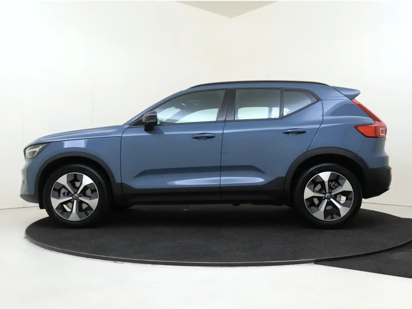 Volvo XC40 B4 Plus Dark | Trekhaak | Dodehoekdetectie | Harma Bleu - 2