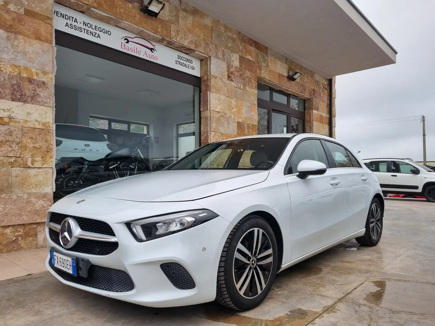 Mercedes-Benz A 180 A 180 d Business auto Blanc - 2
