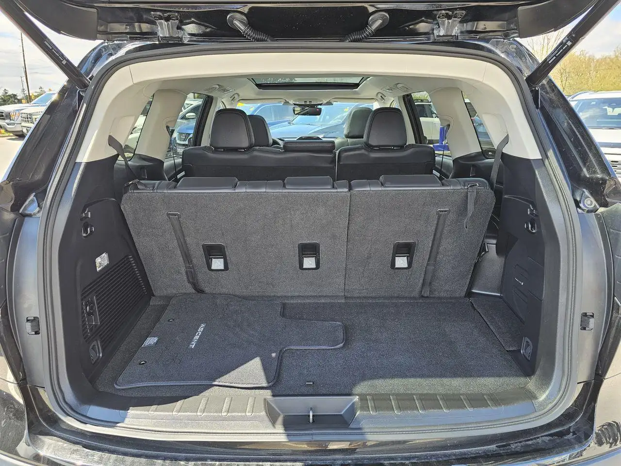 Subaru Ascent снимка Subaru Ascent