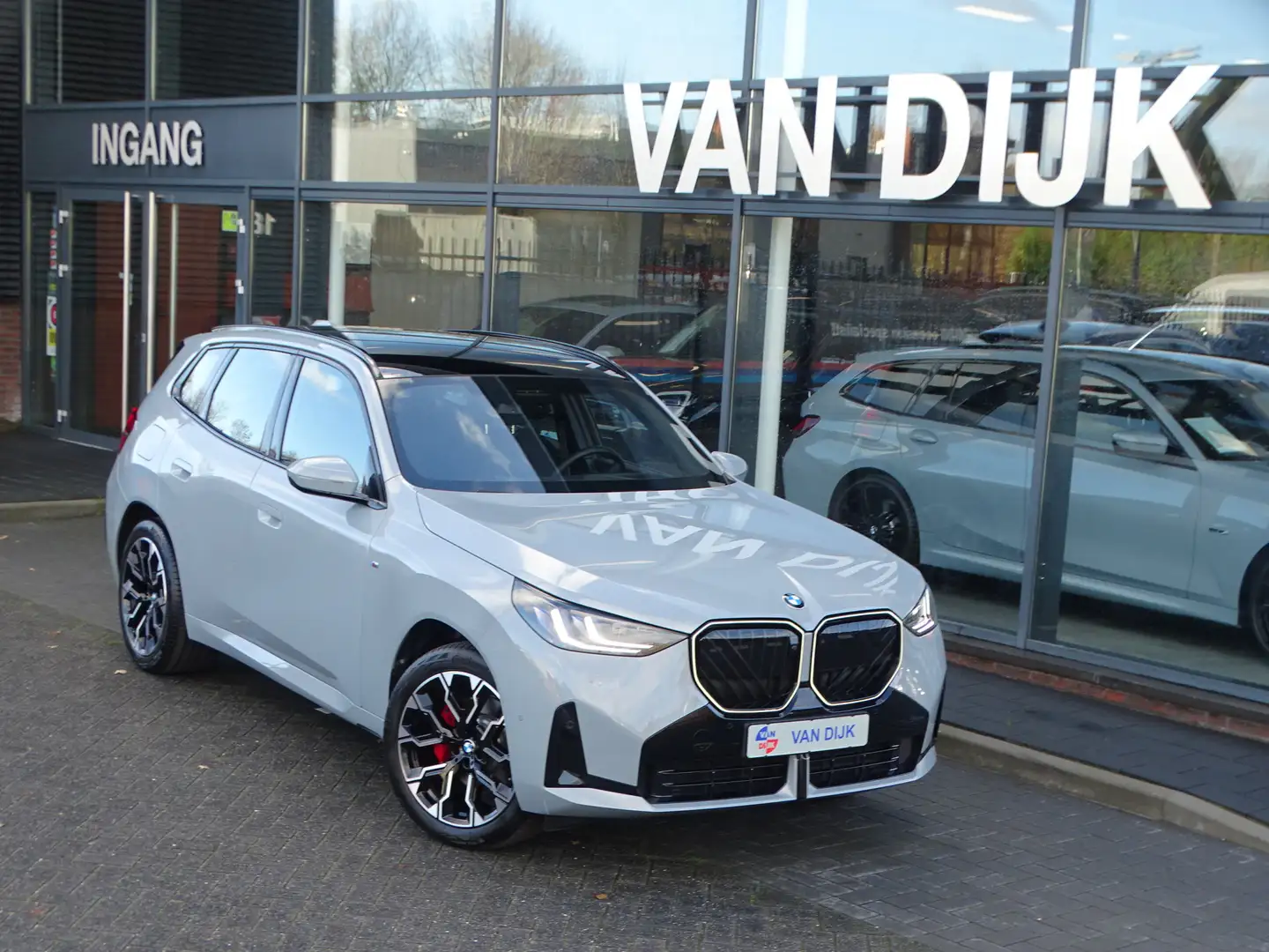 BMW X3 30e xDrive M Sport.Pro Pano.Dak Elek.Trekhaak Driv Gris - 2