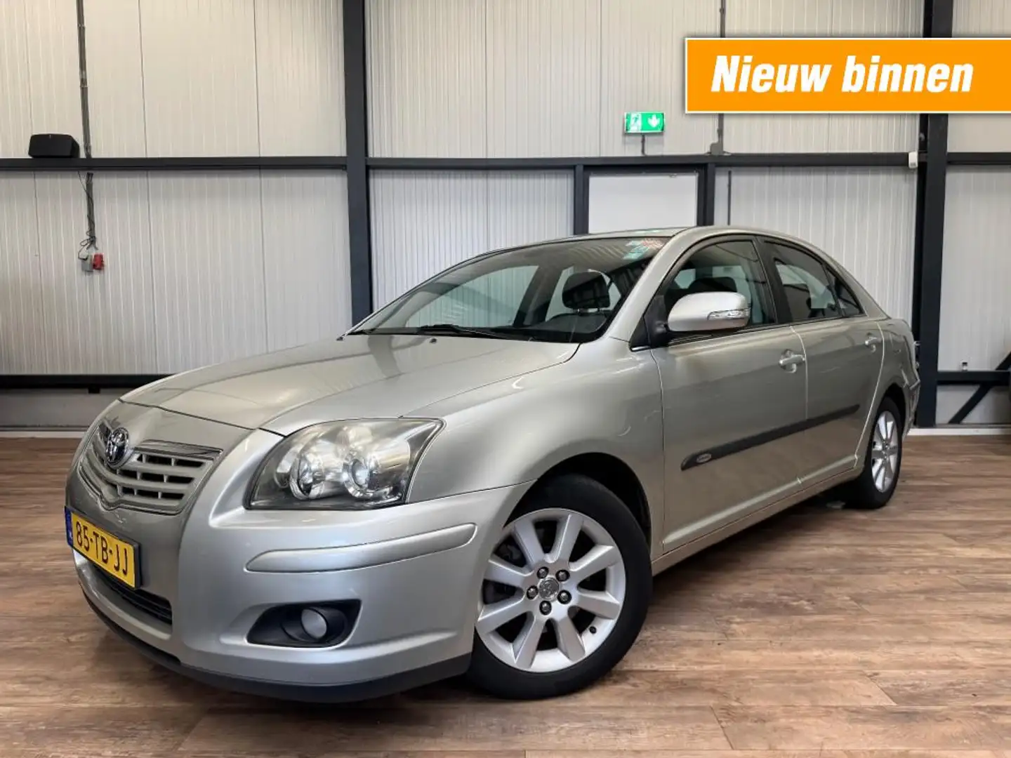 Toyota Avensis 2.0VVTi Luna / 130699KM / AIRCO / 5-DRS Grijs - 1