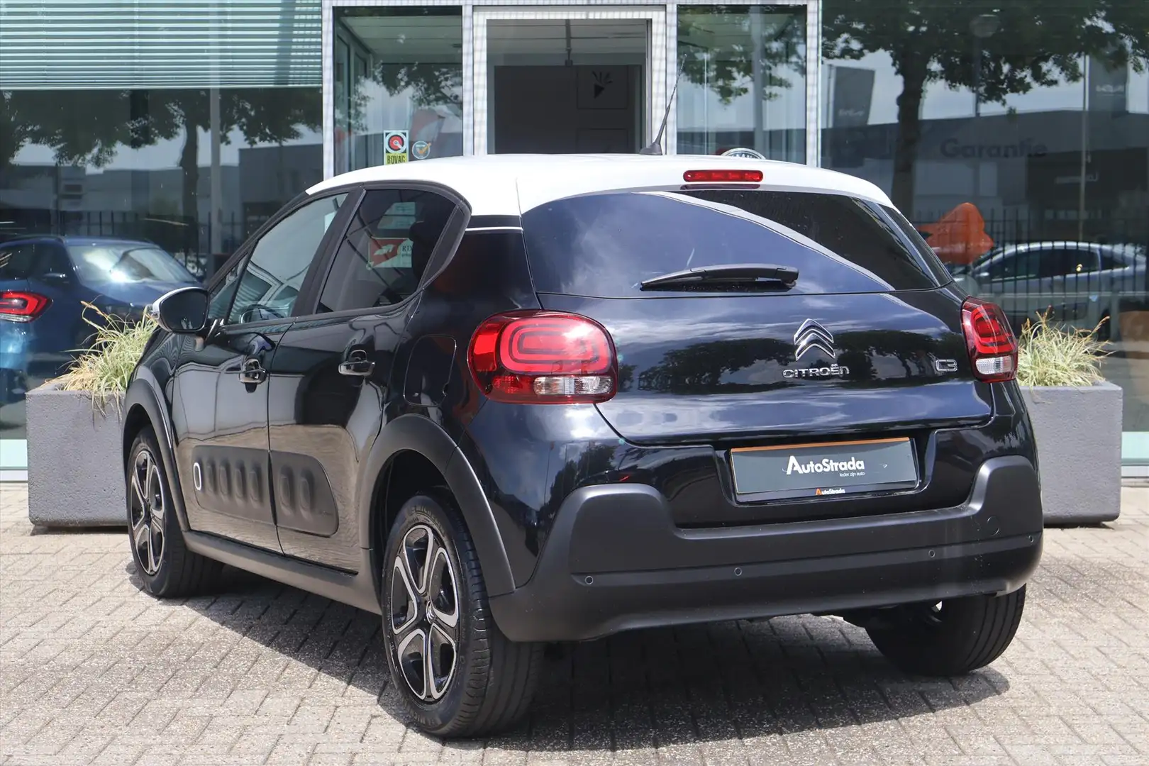Citroen C3 1.2 PureTech 82pk S&S | Cruise | Climate | Navi | Noir - 2