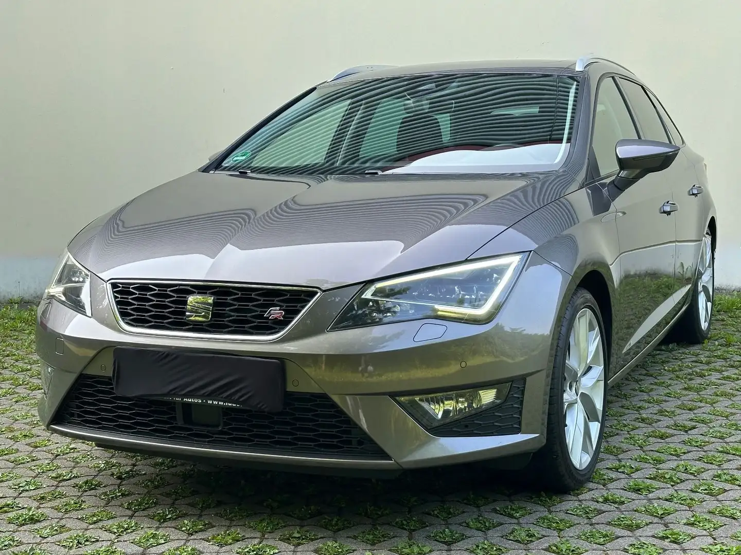 SEAT Leon ST FR DSG | Pano | Kamera | ACC | LED Grau - 1