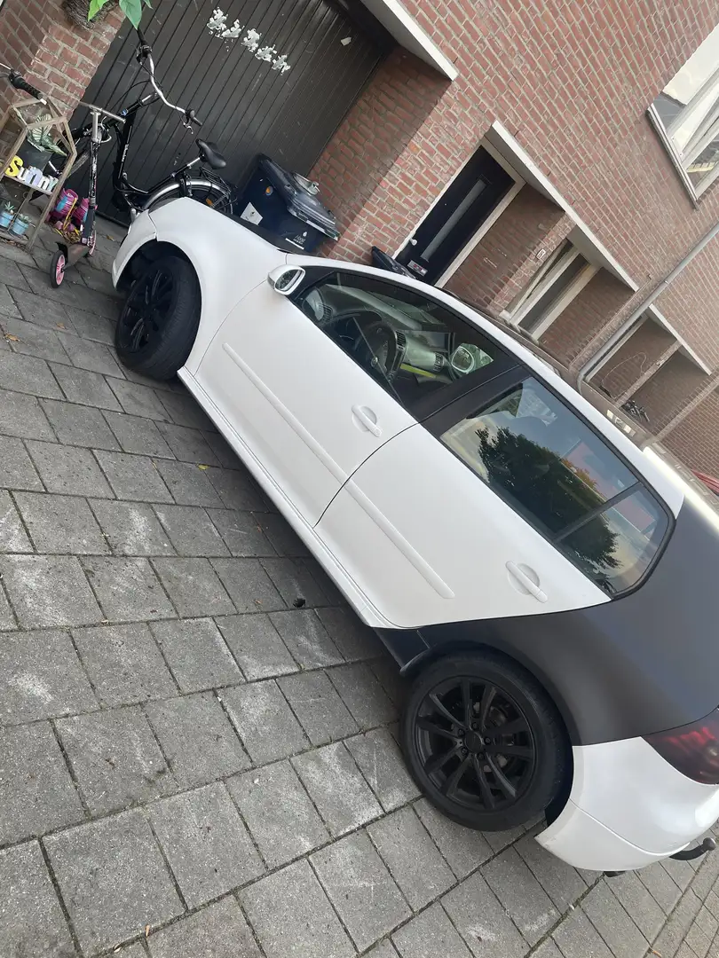Volkswagen Golf 2.0 FSI Sportline Zwart - 2