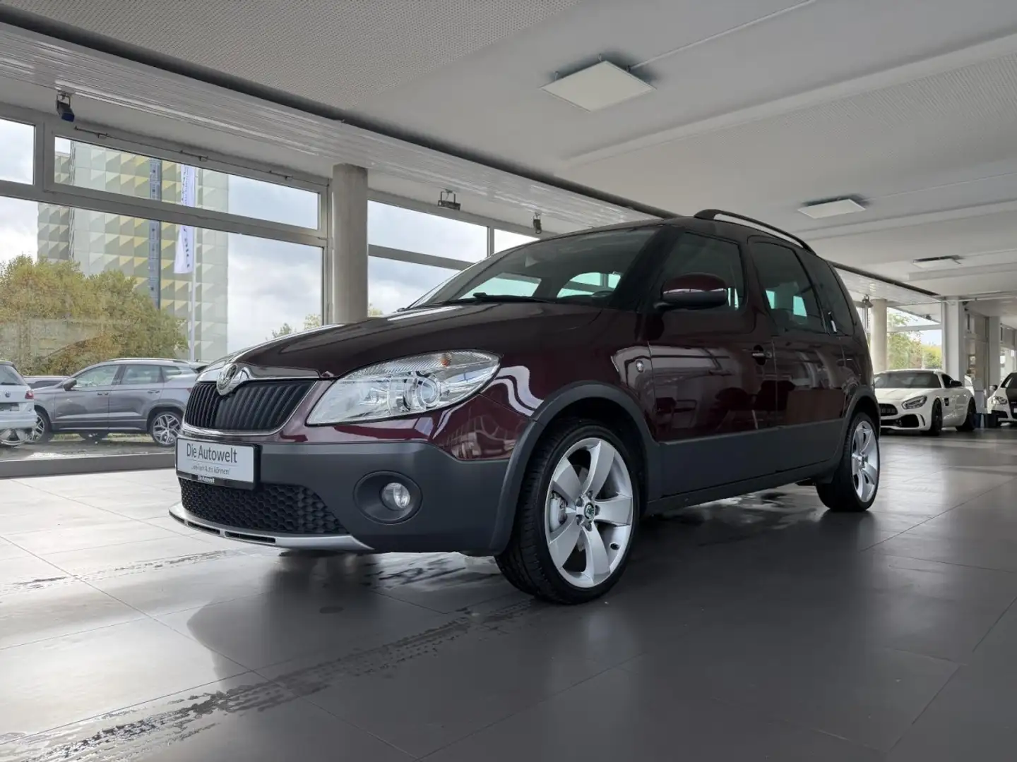 Skoda Roomster Scout Plus Edition 1.2 TSI PDC GLASDACH Klima Rot - 2