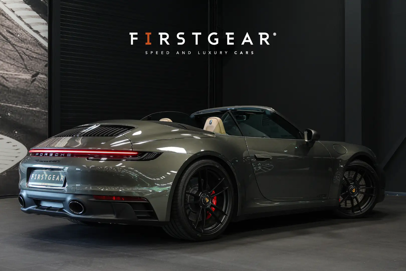 Porsche 992 Cabrio 3.0 Carrera 4 GTS *Sport-Design / Lift-Syst Groen - 2