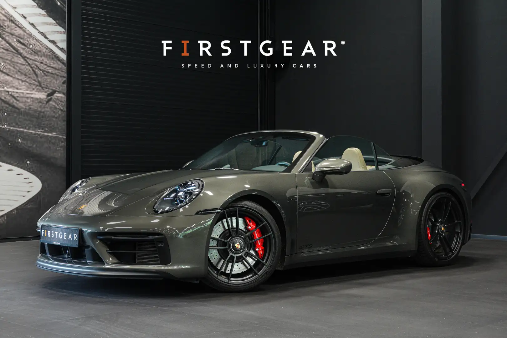 Porsche 992 Cabrio 3.0 Carrera 4 GTS *Sport-Design / Lift-Syst Groen - 1