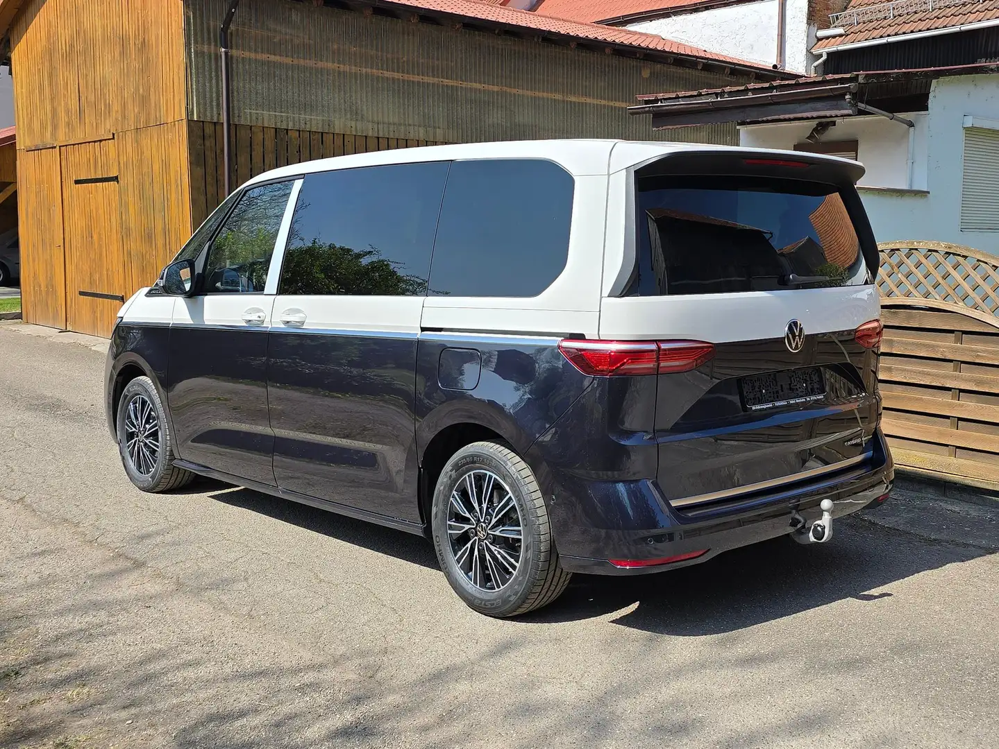 Volkswagen T7 Multivan e hybrid Allrad, 360 Grad, AHK, 7Sitze Vis A Vis Blanc - 1