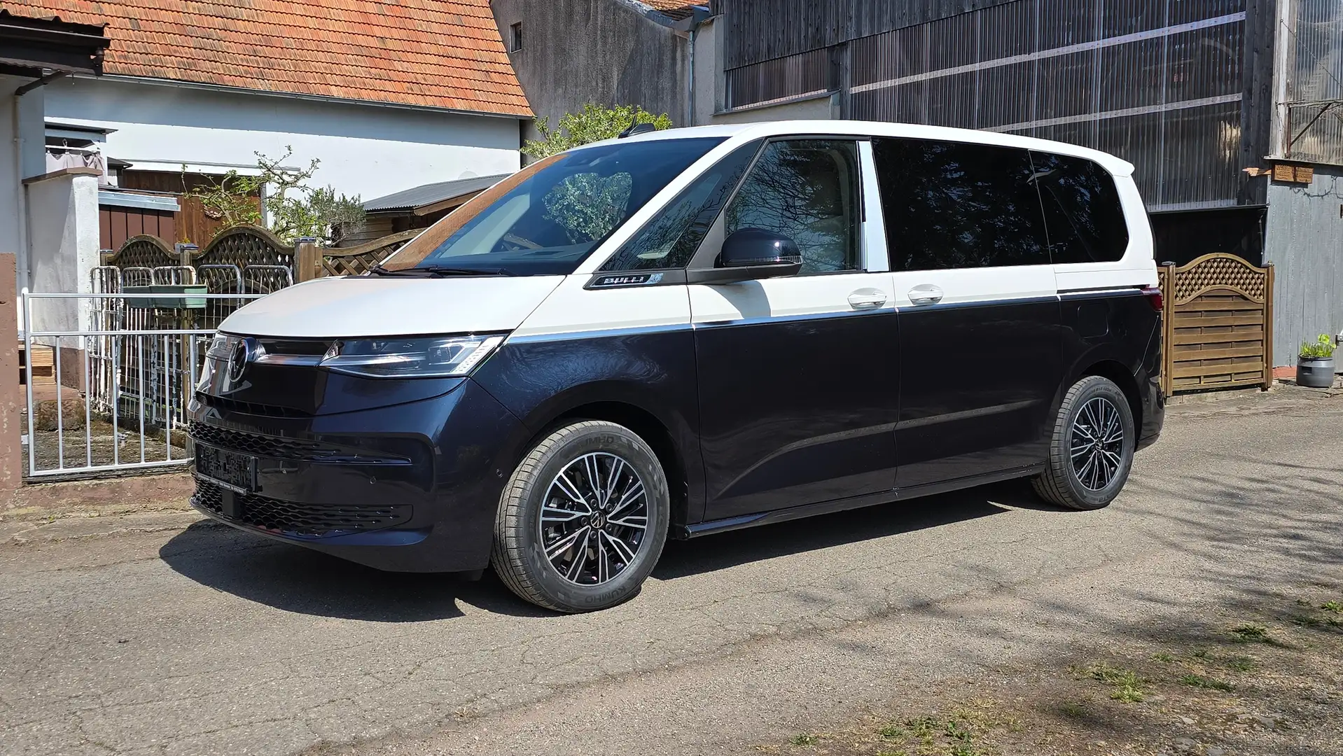Volkswagen T7 Multivan e hybrid Allrad, 360 Grad, AHK, 7Sitze Vis A Vis Weiß - 1