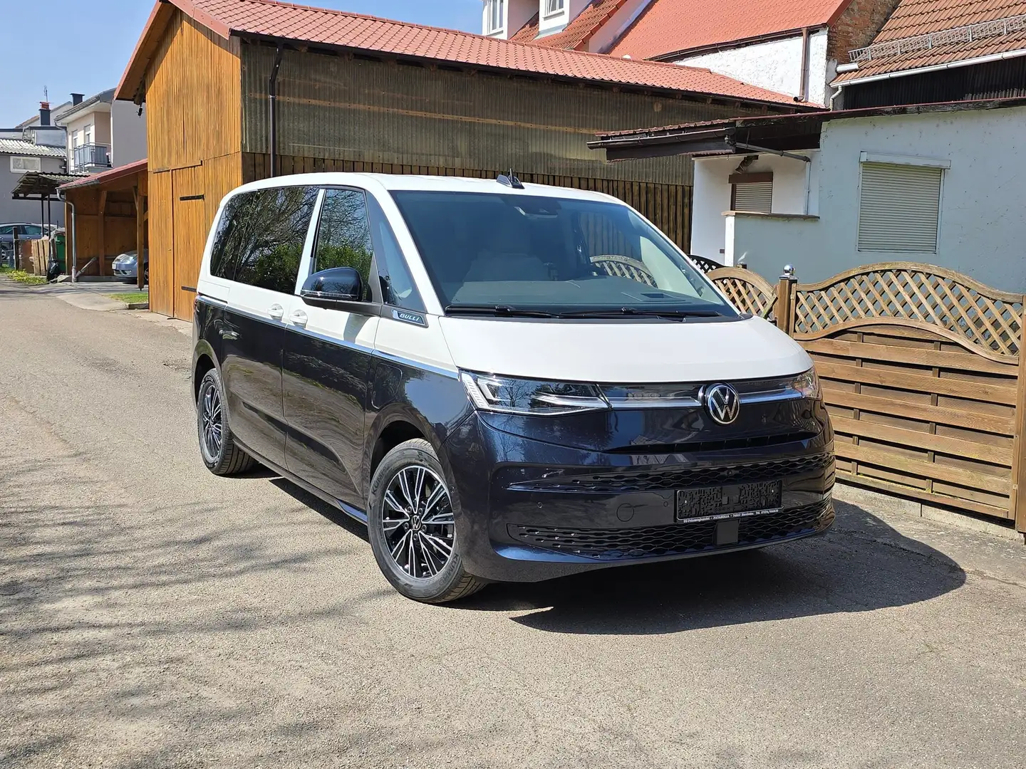 Volkswagen T7 Multivan e hybrid Allrad, 360 Grad, AHK, 7Sitze Vis A Vis Weiß - 2