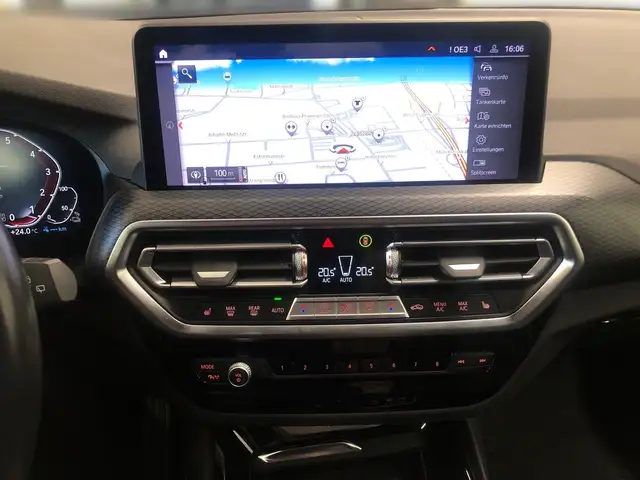 BMW X3 view 5
