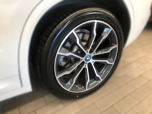 BMW X3 view 3