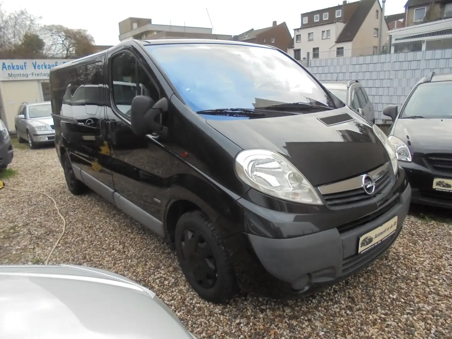 Opel Vivaro Kombi L2H1 2,9t AHK,9-Sitze,Klima,1-Hand!!! Black - 1
