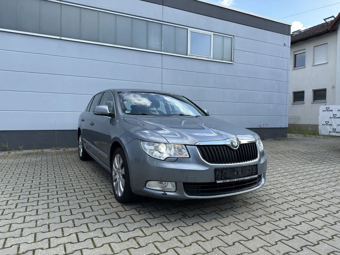 Skoda Superb 1.8 TSI Elegance BI-XENON*LEDER*NAVI*PDC* Grau - 1
