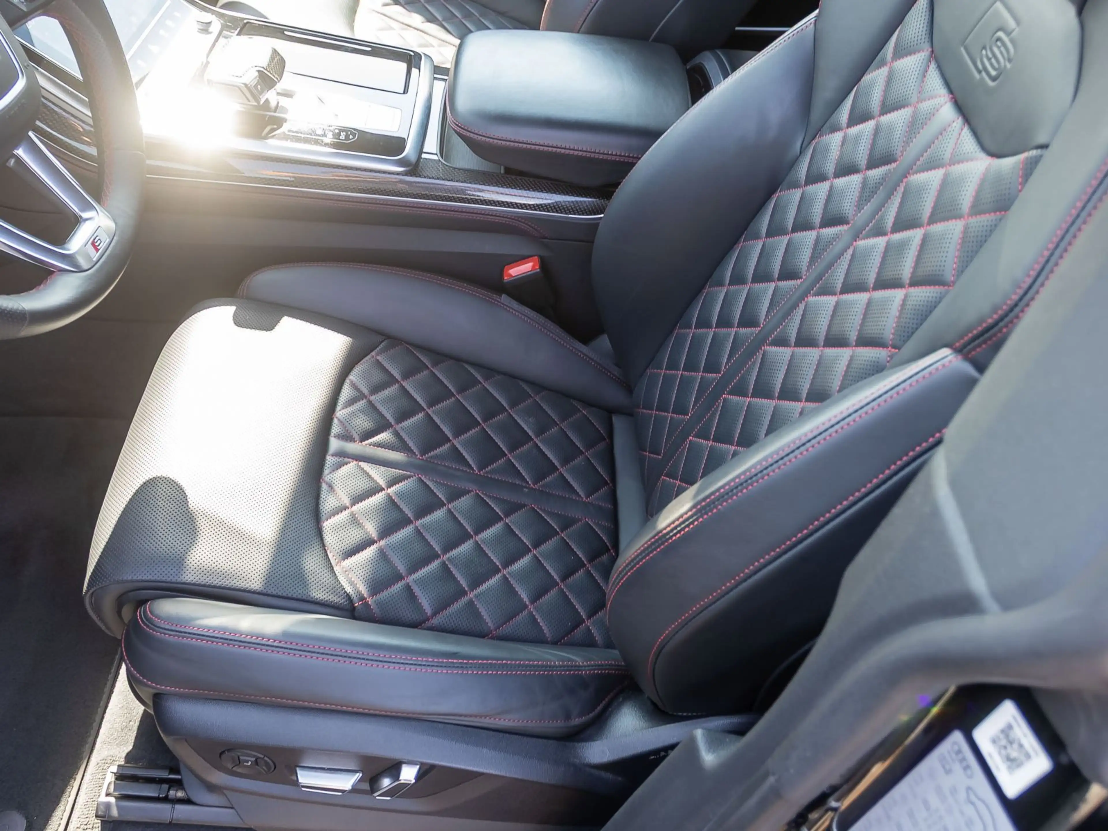 Audi SQ8 competition plus Matrix Standhzg Luftfederun — photo 14