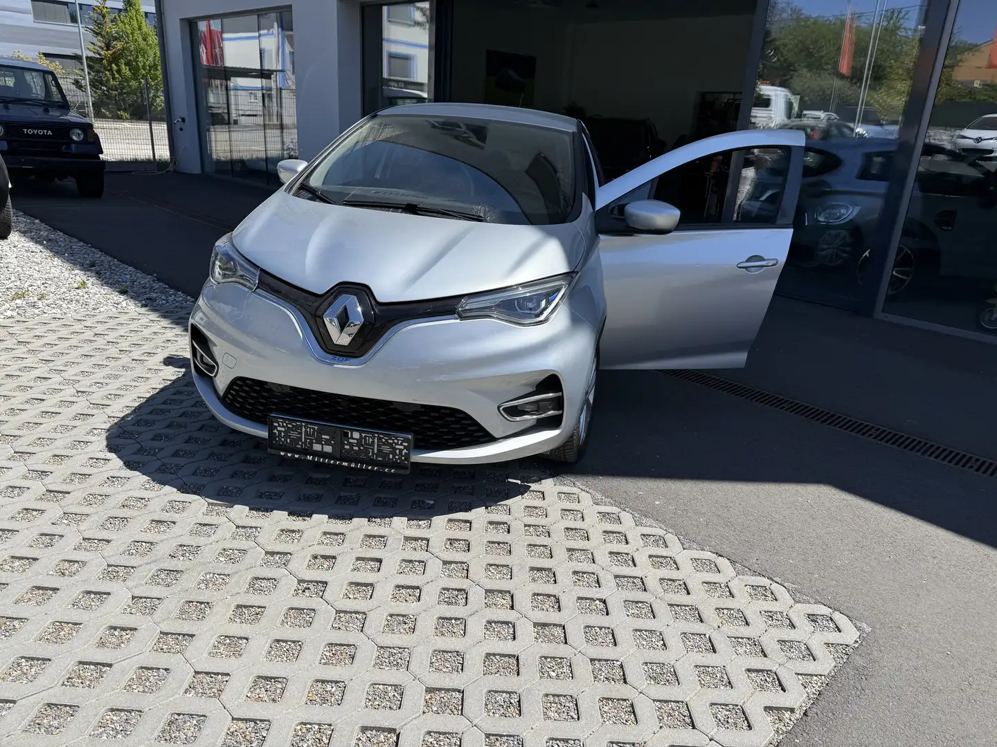 Renault ZOE Zoe Experien R110 Z.E.50 (52kWh Akkumiete KFz 6033 Silber - 1