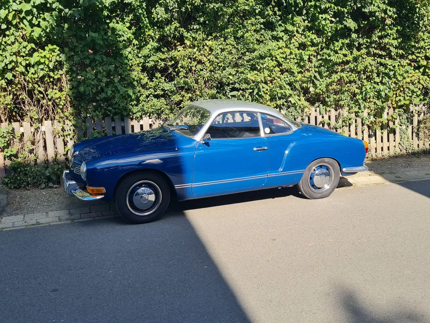 Volkswagen Karmann Ghia Coupe Blau - 1