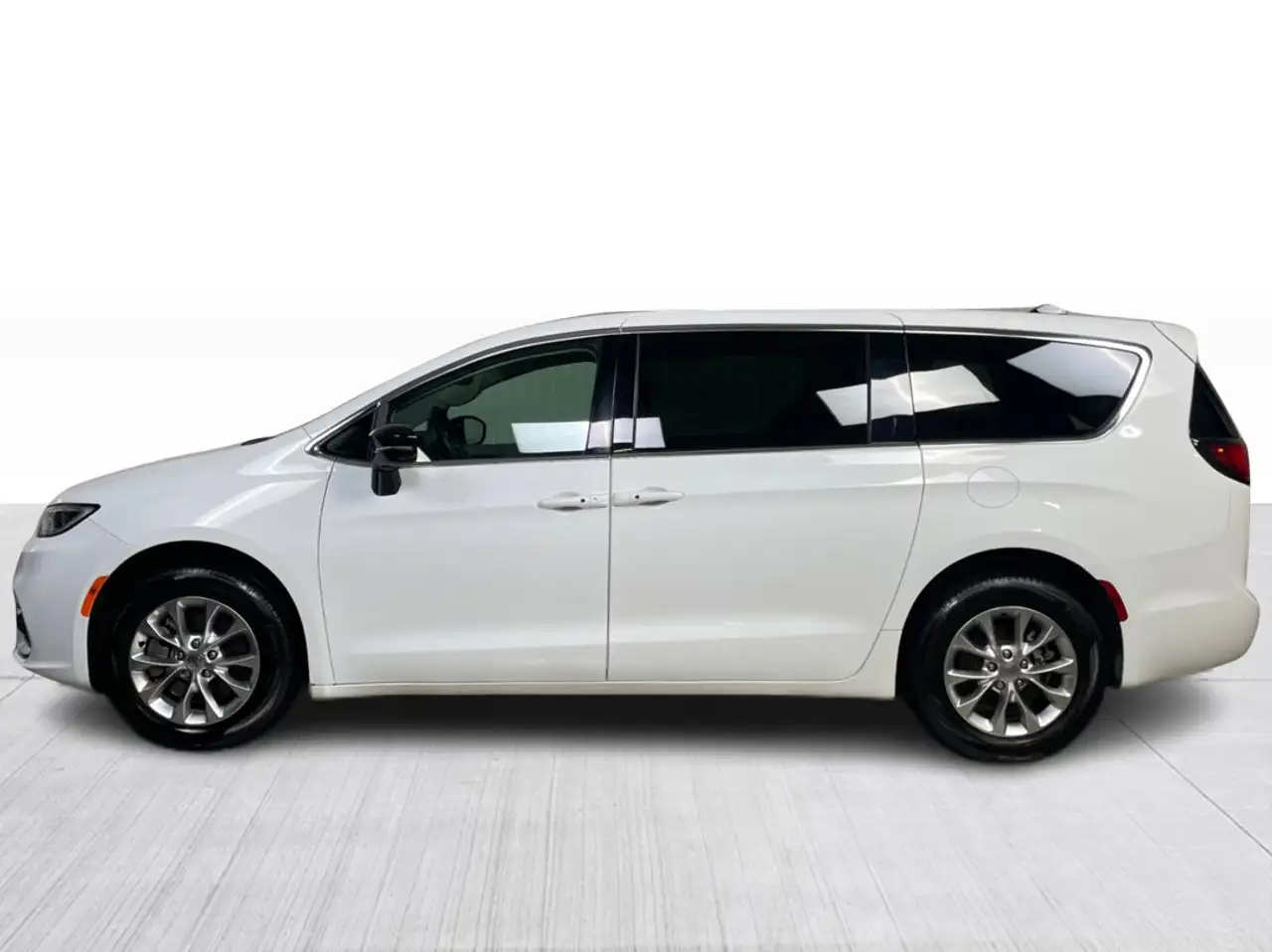 Chrysler Pacifica photo Chrysler Pacifica