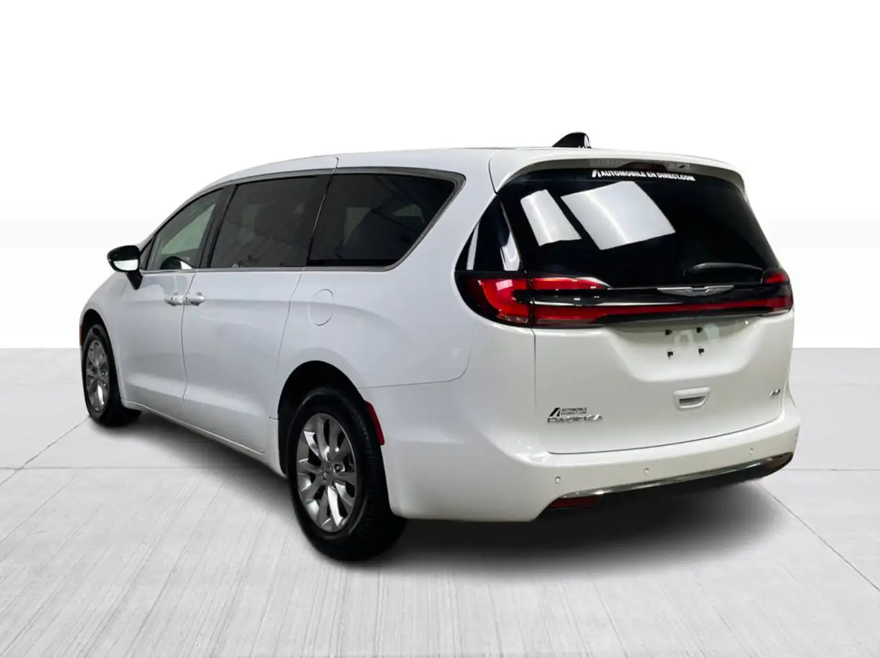 Chrysler Pacifica photo Chrysler Pacifica