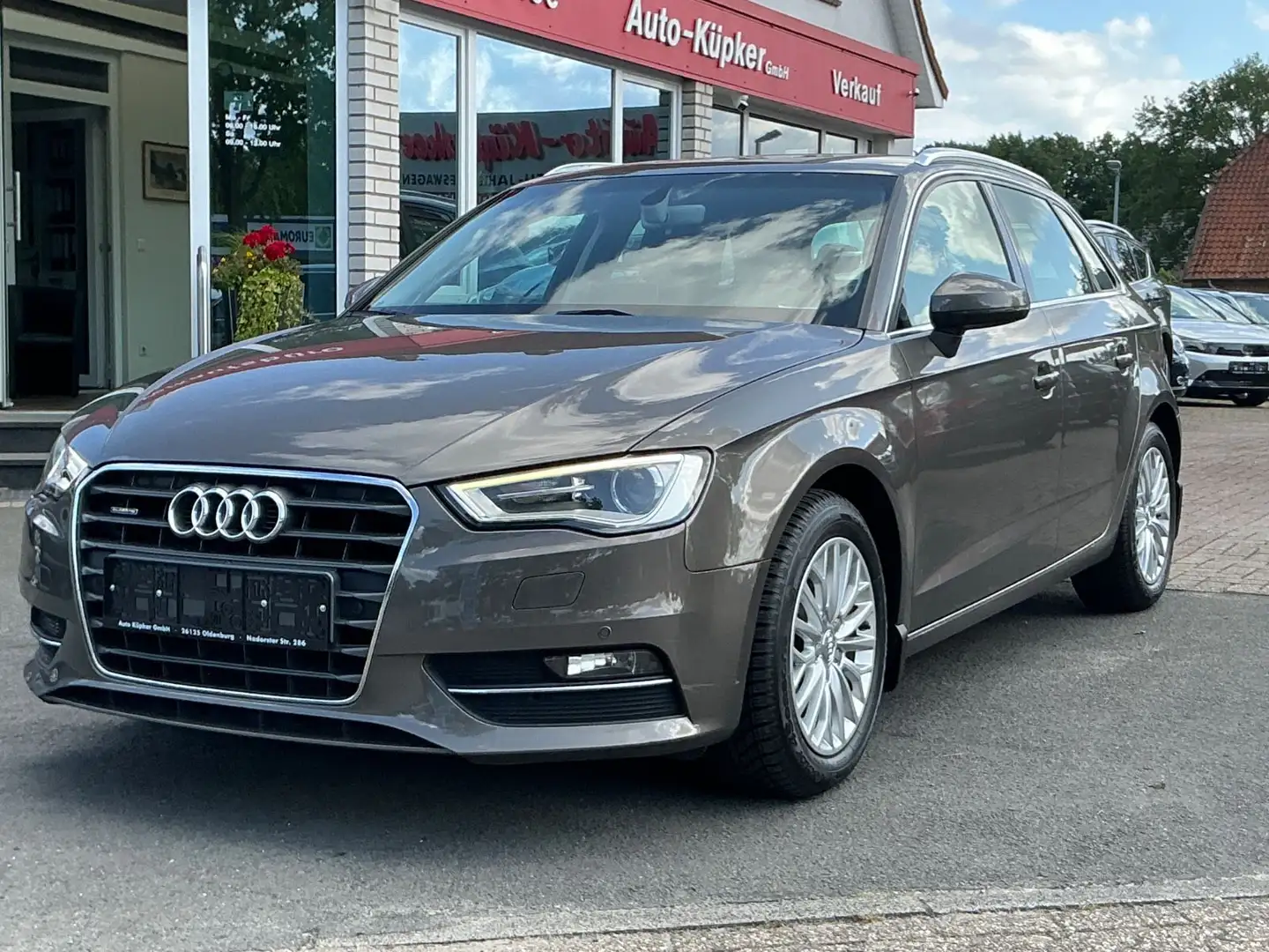 Audi A3 Sportback 2.0 TDI Quattro SHZ AHK NAVI Kamera Grau - 1