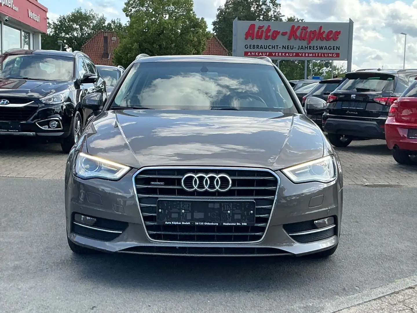 Audi A3 Sportback 2.0 TDI Quattro SHZ AHK NAVI Kamera Grau - 2