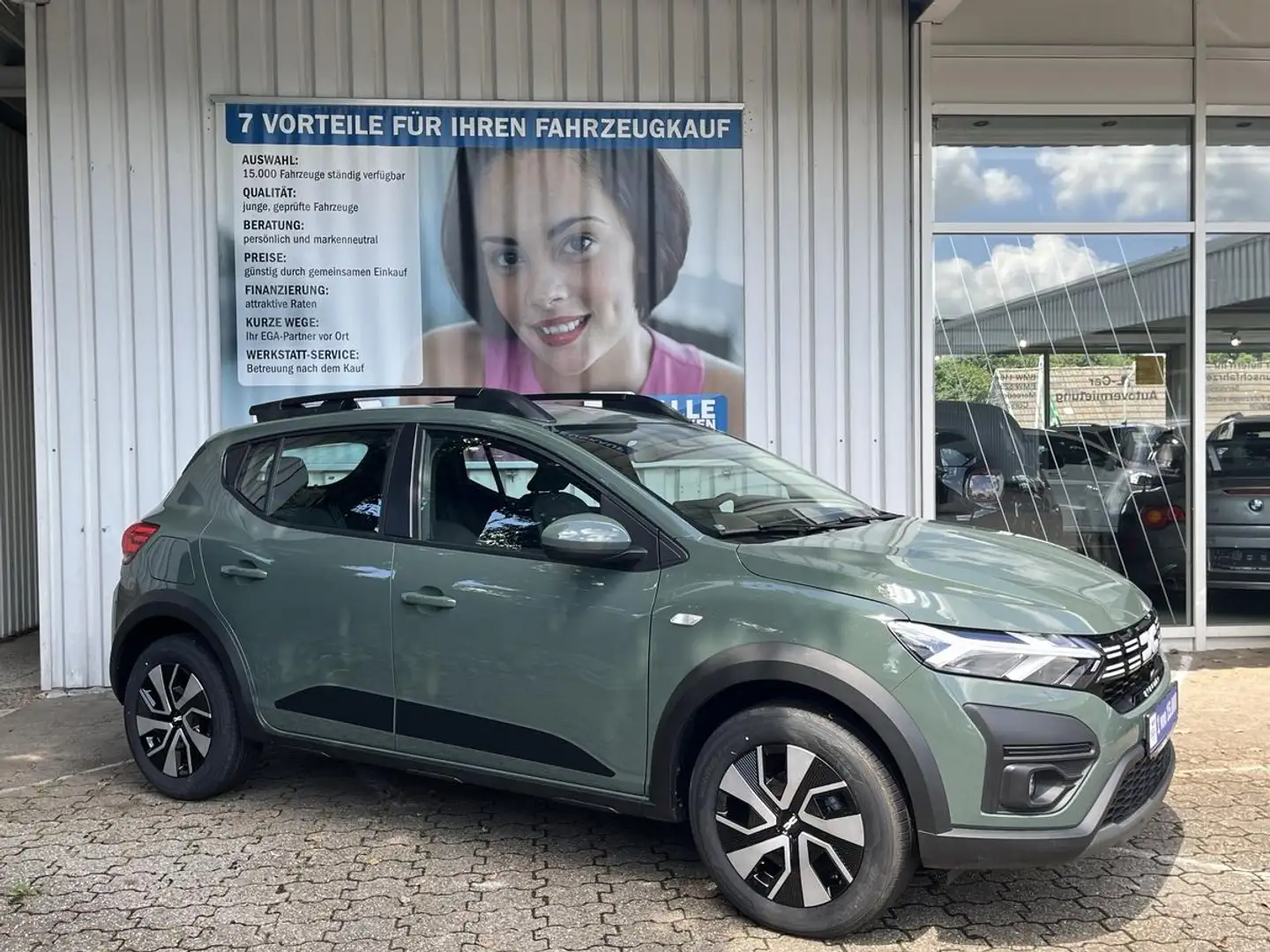 Dacia Sandero STEPWAY EXPRESSION TCe 90 AUTOMATIK*SMART-LINK*R-C Groen - 1