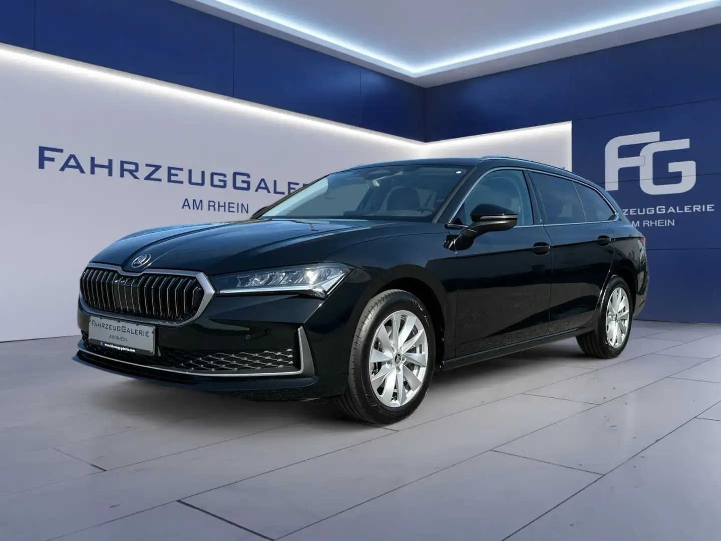Skoda Superb 1.5 eTSI mHEV Selection Loft Metallic AHK Zwart - 2