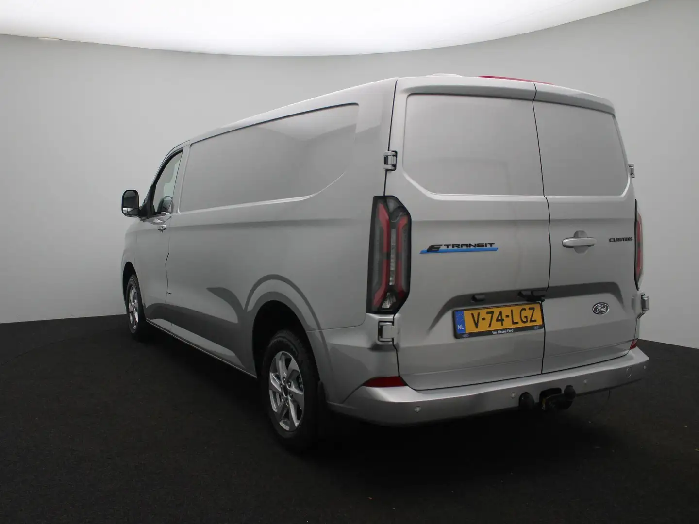Ford E-Transit Cust. 340 L2H1 Limited 65 kWh | Voorraad Van Mosse Stříbrná - 2