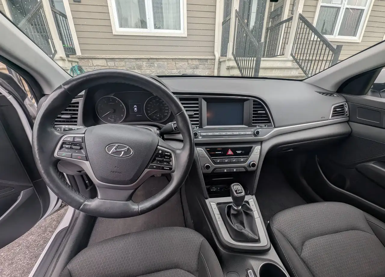 Hyundai ELANTRA снимка Hyundai ELANTRA