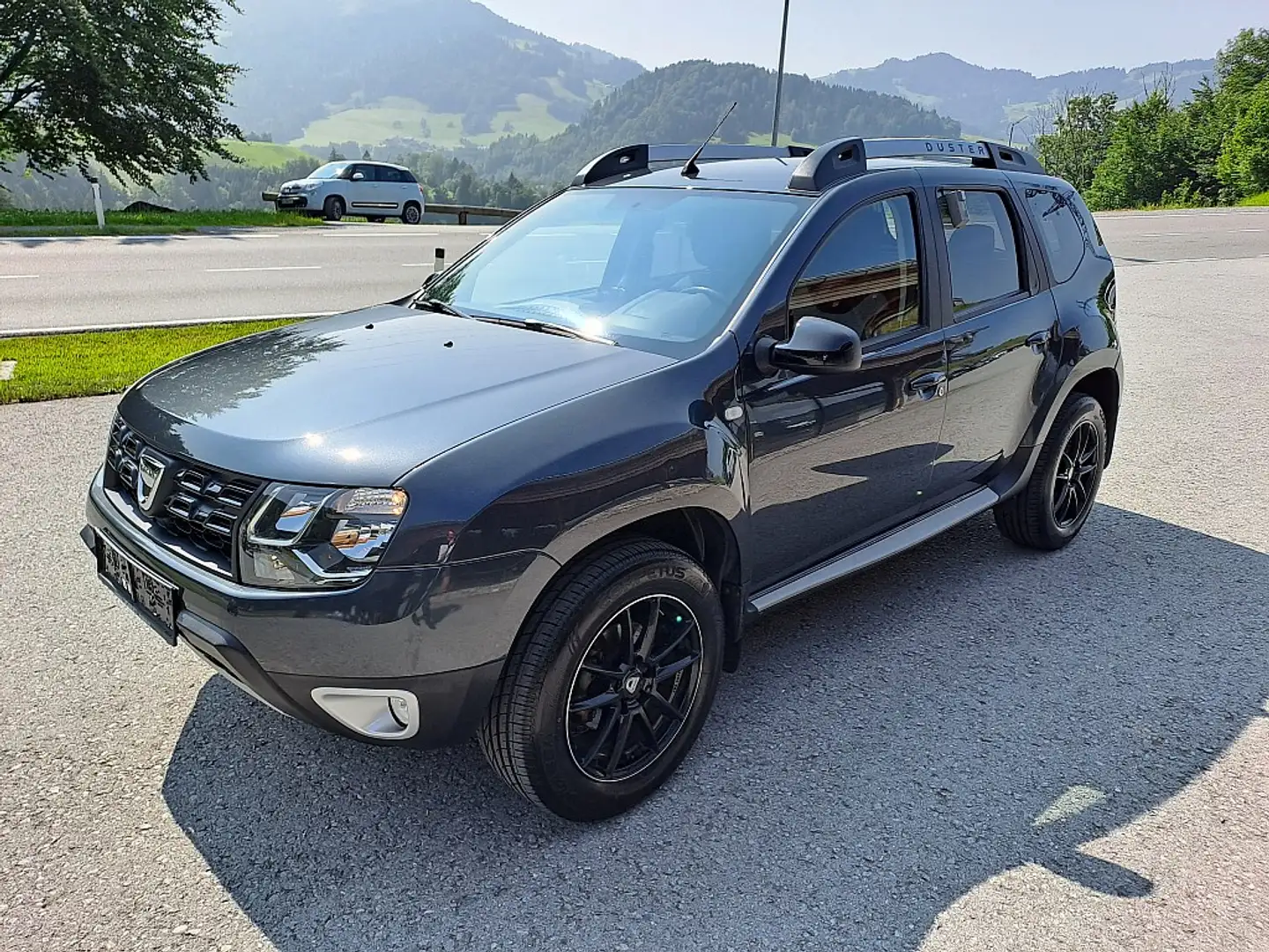 Dacia Duster Blackshadow dCi 110 S&S 4WD Gris - 1