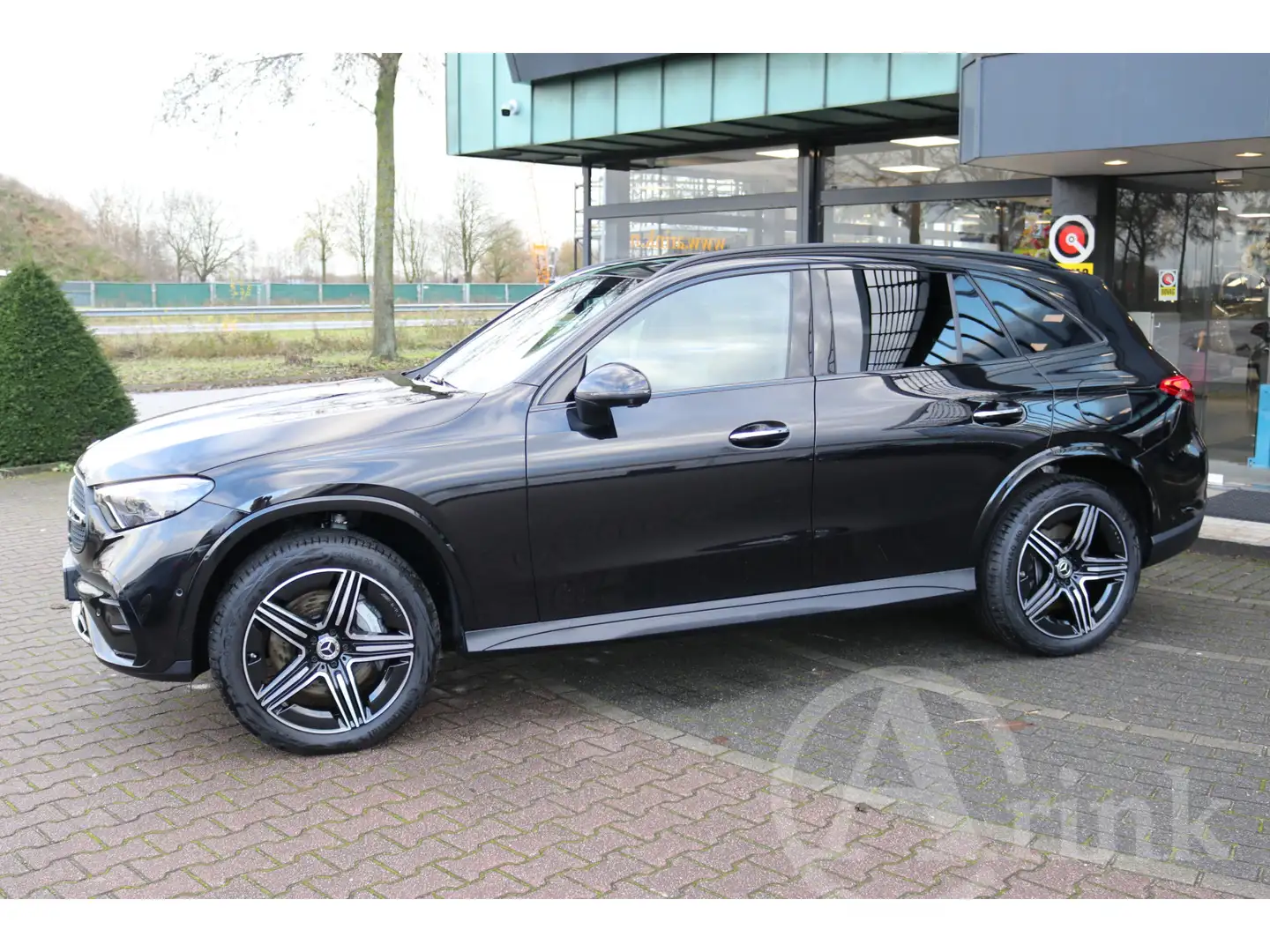 Mercedes-Benz GLC 300 300e 4MATIC AMG Line Premium pakket, Rijassistenti Nero - 2