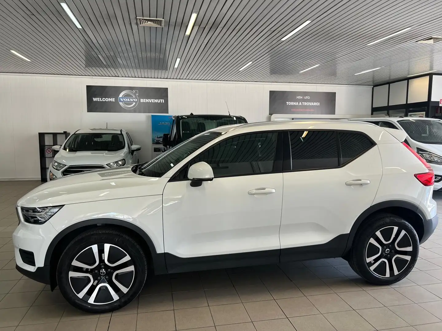 Volvo XC40 1.5 T2 Benzina Momentum Automatico KM 43.000 Bianco - 2