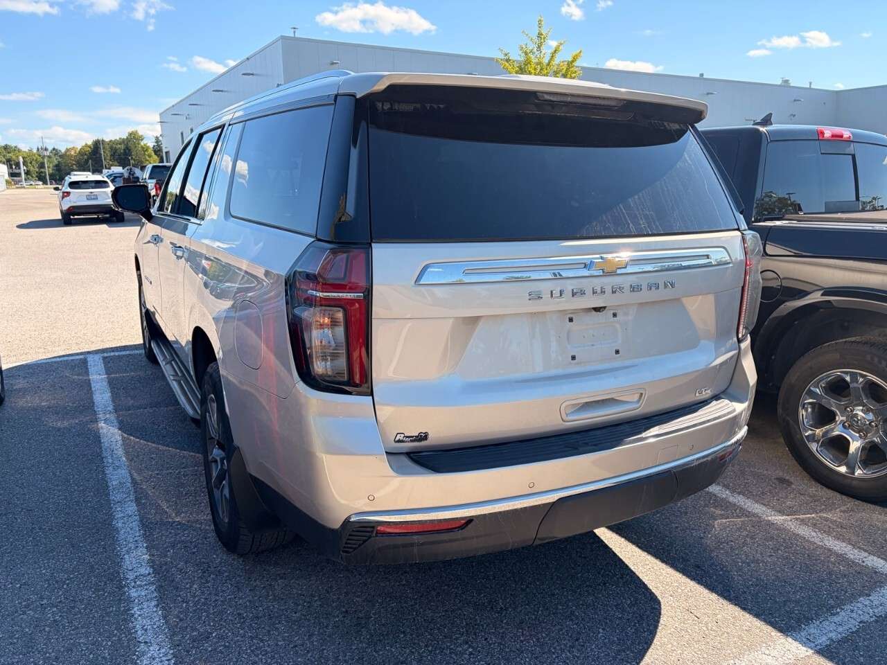 2022 Chevrolet Suburban 4WD 4dr LT — снимка 1