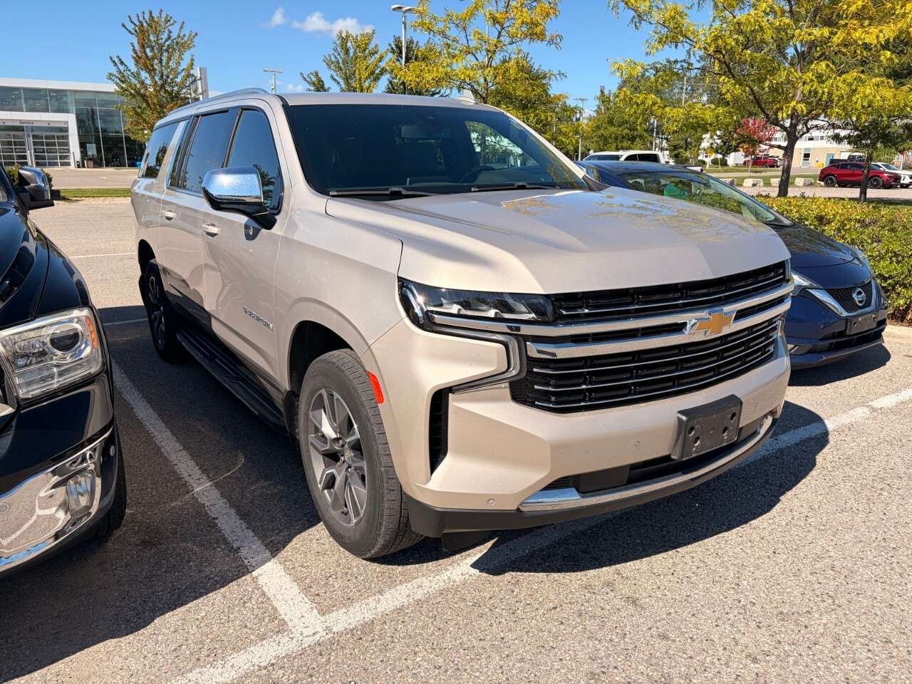 2022 Chevrolet Suburban 4WD 4dr LT — снимка 1