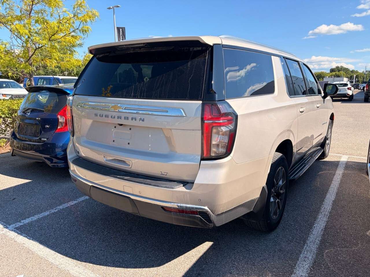 2022 Chevrolet Suburban 4WD 4dr LT — снимка 1