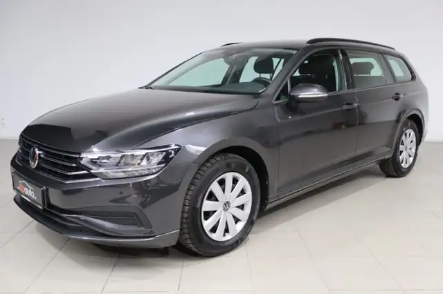 Volkswagen Passat view 5