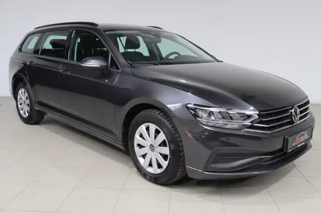 Volkswagen Passat view 2