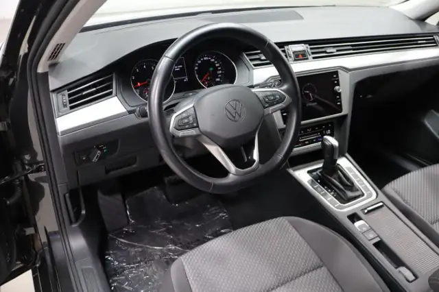 Volkswagen Passat view 14
