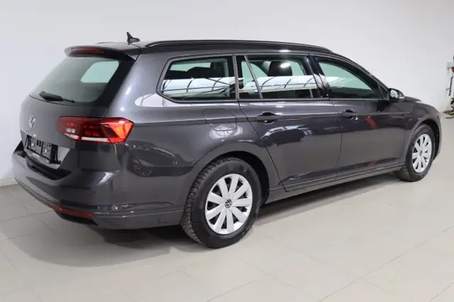 Volkswagen Passat view 7