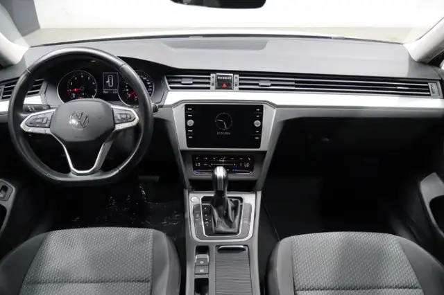 Volkswagen Passat view 10