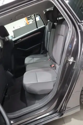 Volkswagen Passat view 9