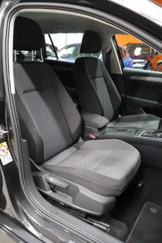 Volkswagen Passat view 12