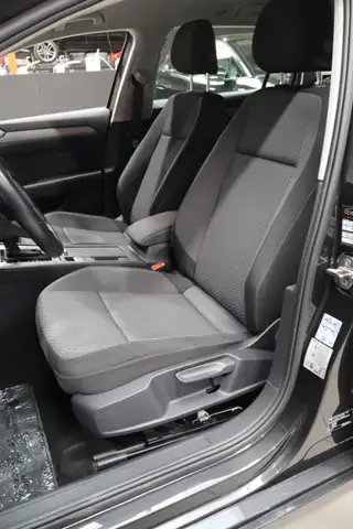 Volkswagen Passat view 13