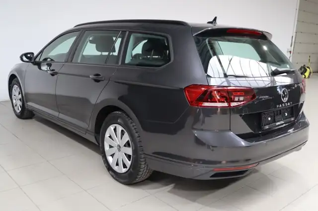Volkswagen Passat view 8