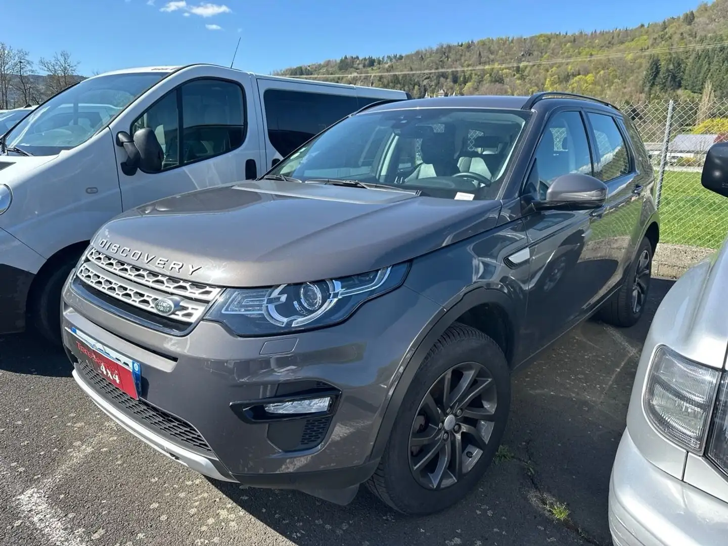 Land Rover Discovery Sport 2.0 TD4 180CH AWD HSE BVA MARK II Grijs - 2